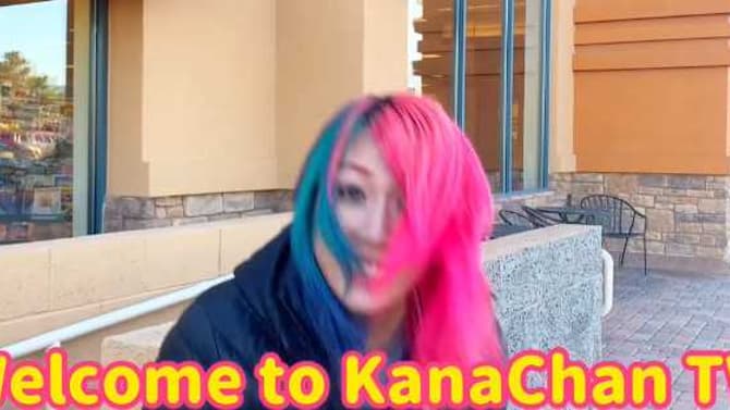 Japanese WWE Superstar Asuka Goes Manga Shopping In The U.S.